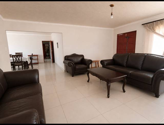 4 BEDROOM HOUSE FOR SALE IN MEYERTON PARK